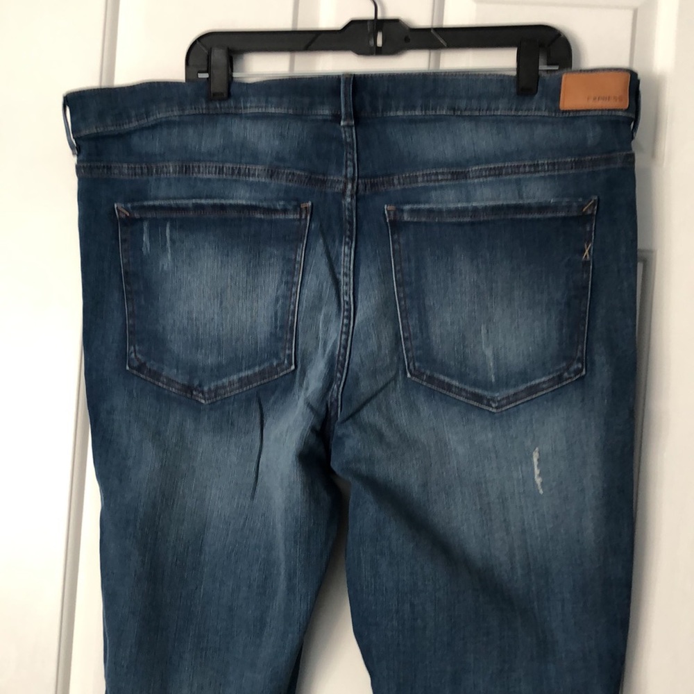 Distressed High Rise Ankle Legging - Picture 4 of 5